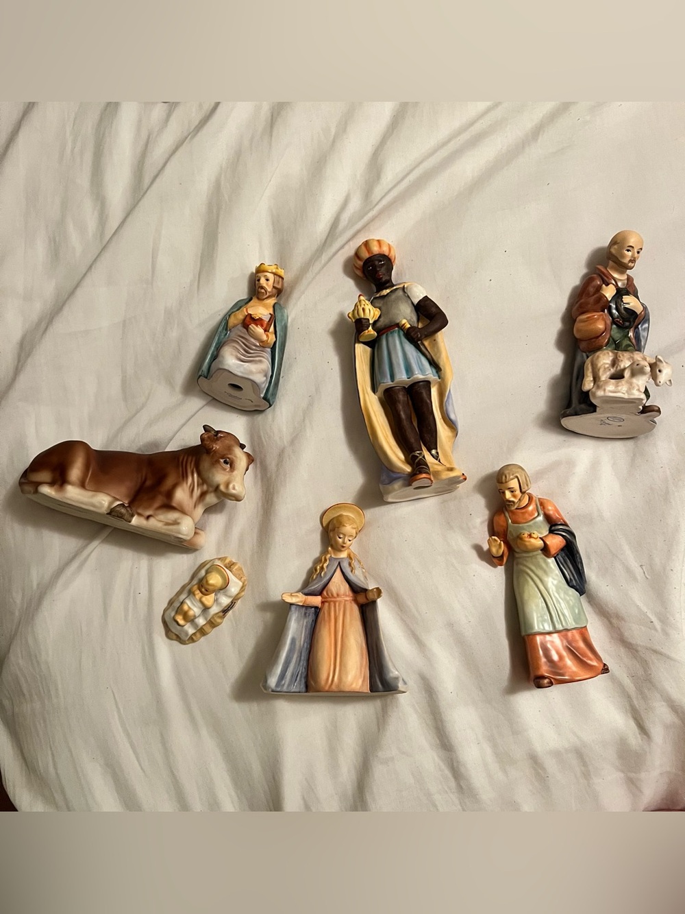 7 Goebel Hummel Vintage Nativity Figurines. Great Condition.
